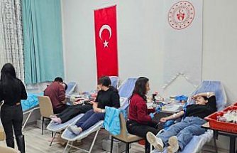 Gümüşhacıköy’de öğrencilerden Kızılay’a kan bağışı