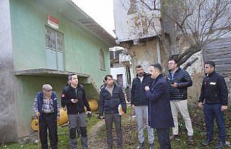 Havza Kaymakamı Ayvat, evleri yıkılacak aile için yer incelemesinde bulundu