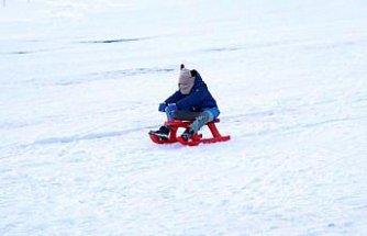 Ilgaz Dağı Kayak Merkezi'nde kızakla kaymak isteyenler sezonu açtı