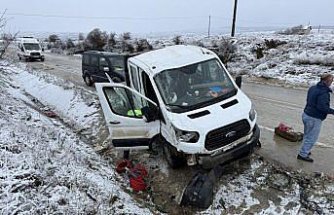 Kastamonu'da şarampole düşen kamyonetteki 7 kişi yaralandı