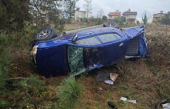 Samsun'da devrilen otomobilin sürücüsü yaralandı