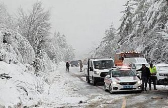 Sinop'ta kar ve şiddetli rüzgar etkili oluyor