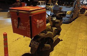 Sinop'ta otomobille çarpışan motosikletteki 2 kişi yaralandı