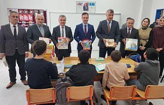 Suluova Kaymakamlığı, özel öğrencilere eğitim materyalleri hediye etti