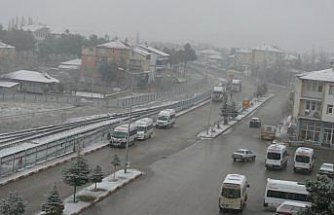 Tokat'ın Yeşilyurt ilçesinde kar yağışı etkili oluyor