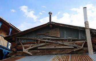 Tokat'ta topladığı 2 binden fazla eski eşyayı bahçesinde ve deposunda sergiliyor