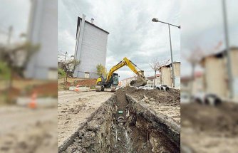 Trabzon'da TİSKİ ekiplerinin kanalizasyon hattı çalışması devam ediyor