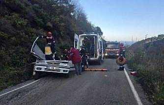 Trabzon'da üzerine kaya parçası düşen otomobildeki 5 kişi yaralandı
