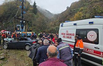 Vefat eden annesi için mezar yeri bakmaya giderken yeğeniyle trafik kazasında öldü