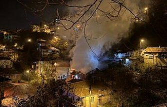 Zonguldak'ta bir evin çatısında çıkan yangın söndürüldü