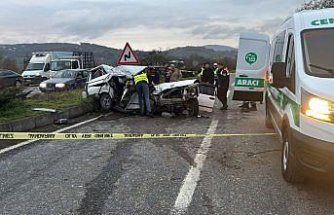 Zonguldak'ta kamyona çarpan otomobildeki 1 kişi öldü, 2 kişi yaralandı