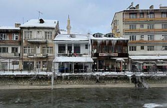 Bayburt'ta soğuk hava ve sis etkili oldu