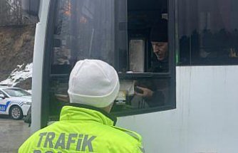 Bolu Dağı'nda zincirsiz ticari araçlara geçit verilmedi