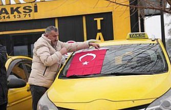 Düzce'de terör örgütü YPG/SDG yandaşlarının sınır hattında Türk bayrağına saldırısına tepki