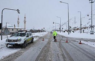 Bayburt-Erzurum kara yolu çığ nedeniyle ulaşıma kapandı