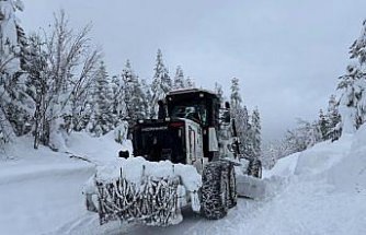 Kastamonu'da köy yolları zorlu mücadele sonucunda ulaşıma açık tutuluyor