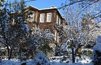 Kastamonu'da tarihi İnebolu evleri karla kaplandı