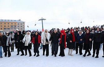 Samsun'da düzenlenen festivalde 1 ton hamsi ikram edildi