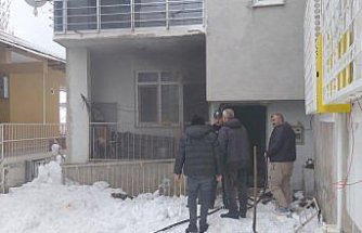 Tokat'ta dairesinde yangın çıkan yaşlı kadını komşuları evden çıkardı