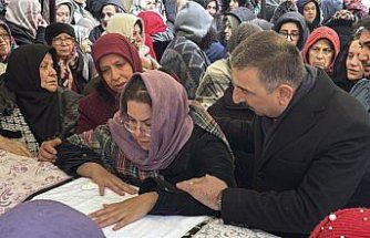 Zonguldak'ta nefes borusuna elma parçası kaçması sonucu ölen kadın defnedildi