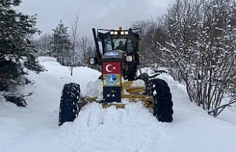 Zorlu kış aylarında kapanan yolları ulaşıma açmak için 20 yıldır mücadele ediyor