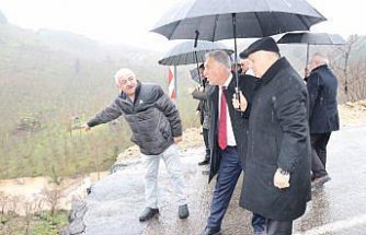 AK Parti Ordu Milletvekili Kaynak, heyelan nedeniyle ulaşıma kapanan yolda incelemede bulundu