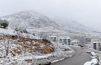 Amasya kent merkezinde kar yağışı etkili oluyor