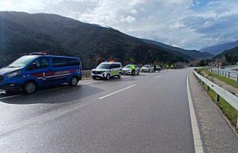 Amasya'da bariyere çarpan otomobildeki 3 kişi yaralandı