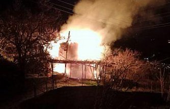 Amasya'da yangın çıkan bağ evi kullanılamaz hale geldi