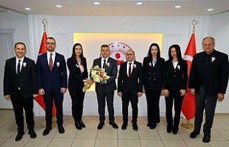 Artvin Defterdarlığı çalışanları Vali Ergün'ü ziyaret etti