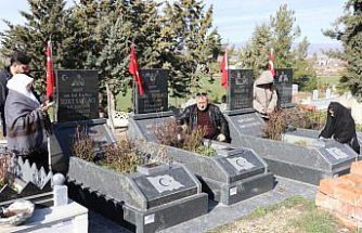 Asrın felaketinde kaybettiği 4 yakınının acısını ilk günkü gibi yaşıyor