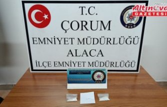 Çorum'da uyuşturucu bulunan araçtaki 2 kişi gözaltına alındı