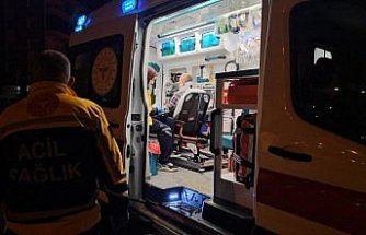 Çorum'da hafif ticari araç ile otomobilin çarpıştığı kazada 3 kişi yaralandı