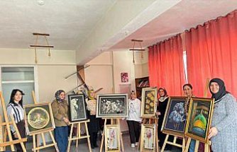 Çorum'da kadınlar rölyef sanatıyla hem üretiyor hem sosyalleşiyor