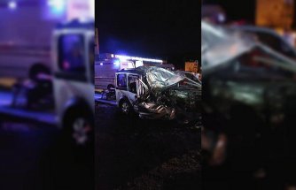 Çorum'da park halindeki yolcu otobüsüne çarpan hafif ticari aracın sürücüsü yaralandı