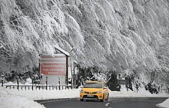 D-100 kara yolunun Bolu Dağı geçişinde aralıklarla kar etkili oluyor