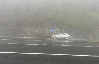 D-100 kara yolunun Bolu Dağı geçişinde sis ve sağanak etkili oldu