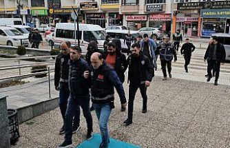 Dolandırıcılara GSM hattı temin ettikleri iddiasıyla yakalanan 7 zanlı adliyede