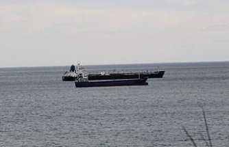 Fırtına uyarısı üzerine yük gemileri Sinop'un doğal limanına demirledi