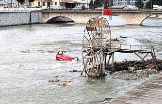 Amasya'da nehre düşen otomobildeki 2 kişi yaralandı