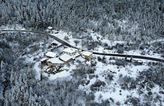 Karabük ve Bolu'nun yüksek kesimleri kar yağışıyla beyaza büründü