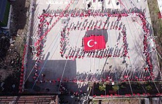 Karabük'te ilkokul öğrencilerinden “Bayrağa Saygı“ yürüyüşü