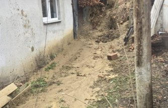 Mudurnu’da heyelan nedeniyle 3 ev tedbir amaçlı boşaltıldı