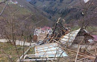 Ordu'da fırtına nedeniyle bazı evlerin çatısı uçtu