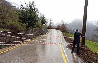 Ordu'da İkizce-Çaybaşı bağlantı yolu heyelan nedeniyle ulaşıma kapandı