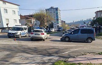 Samsun'da hafif ticari araç ile otomobilin çarpıştığı kazada 3 kişi yaralandı