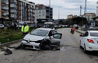 Sinop’ta iki otomobilin çarpıştığı kazada 3 kişi yaralandı