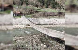 Sinop'ta rüzgar nedeniyle dönen asma ahşap köprüden düşen 2 kişi yaralandı