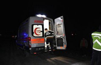 Sinop’ta su kanalına devrilen otomobildeki 2 kişi yaralandı