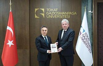 TOGÜ'de değişen dünya ve eğitim söyleşisi düzenlendi